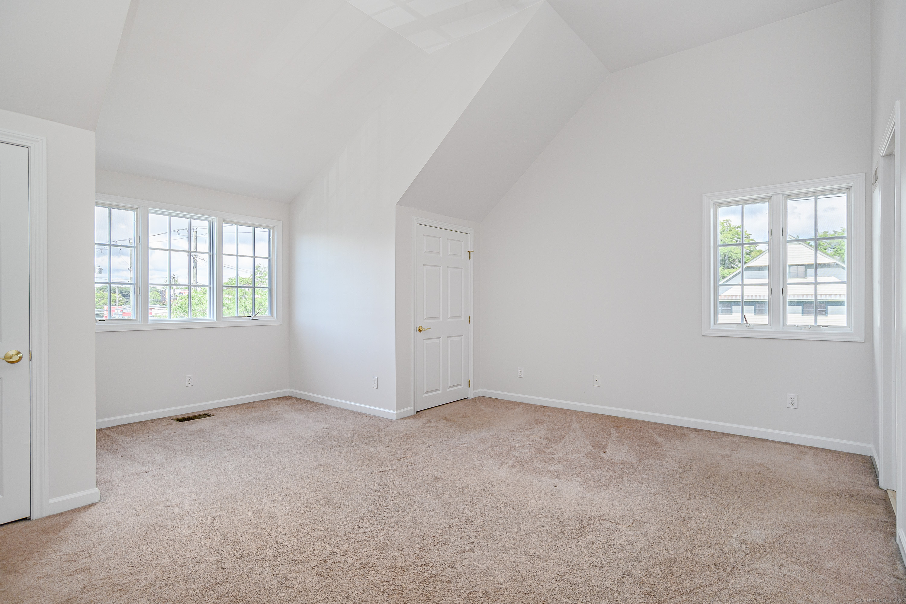 360 Westport Avenue 10