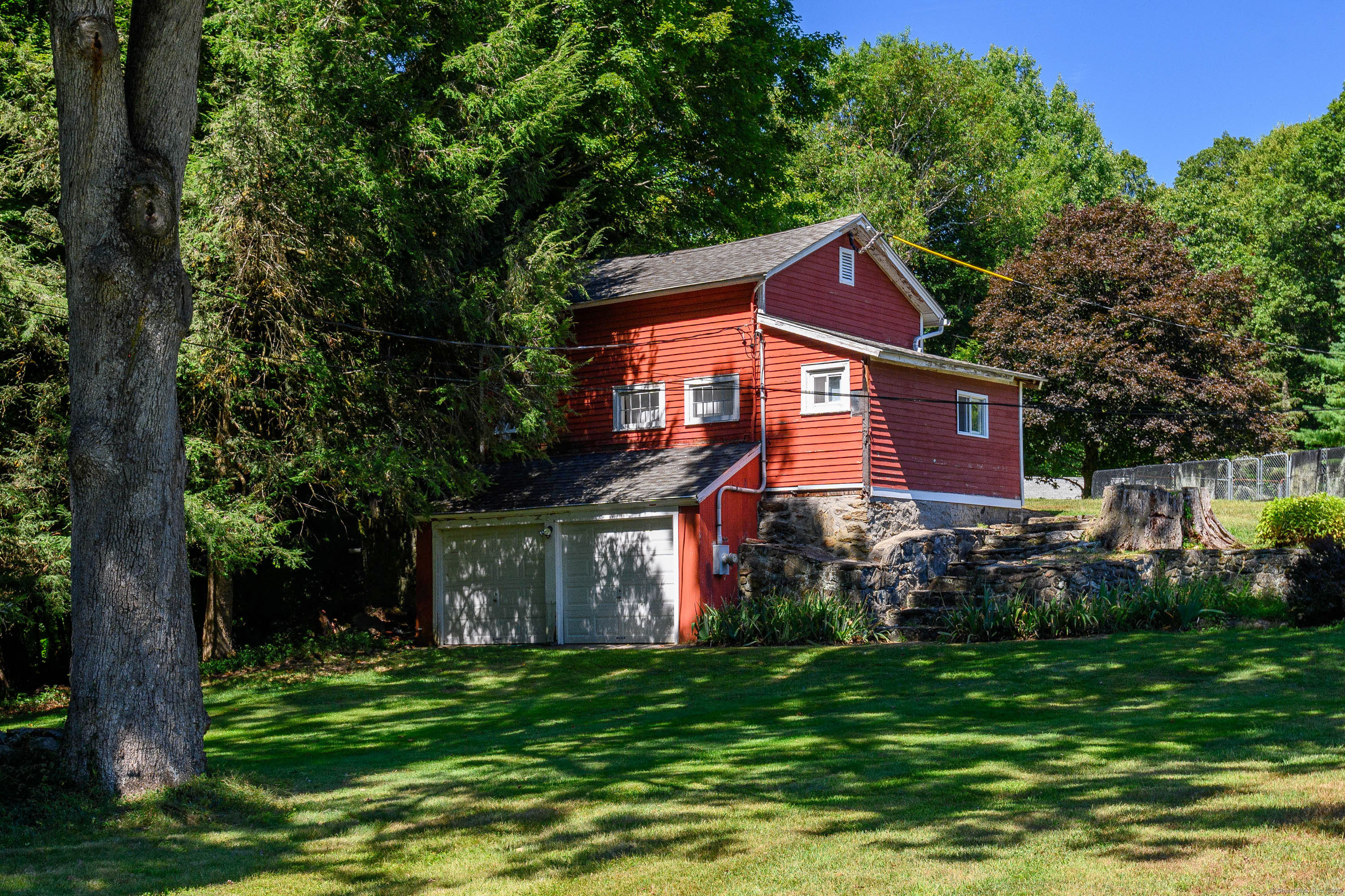 12 Valley Field Road South