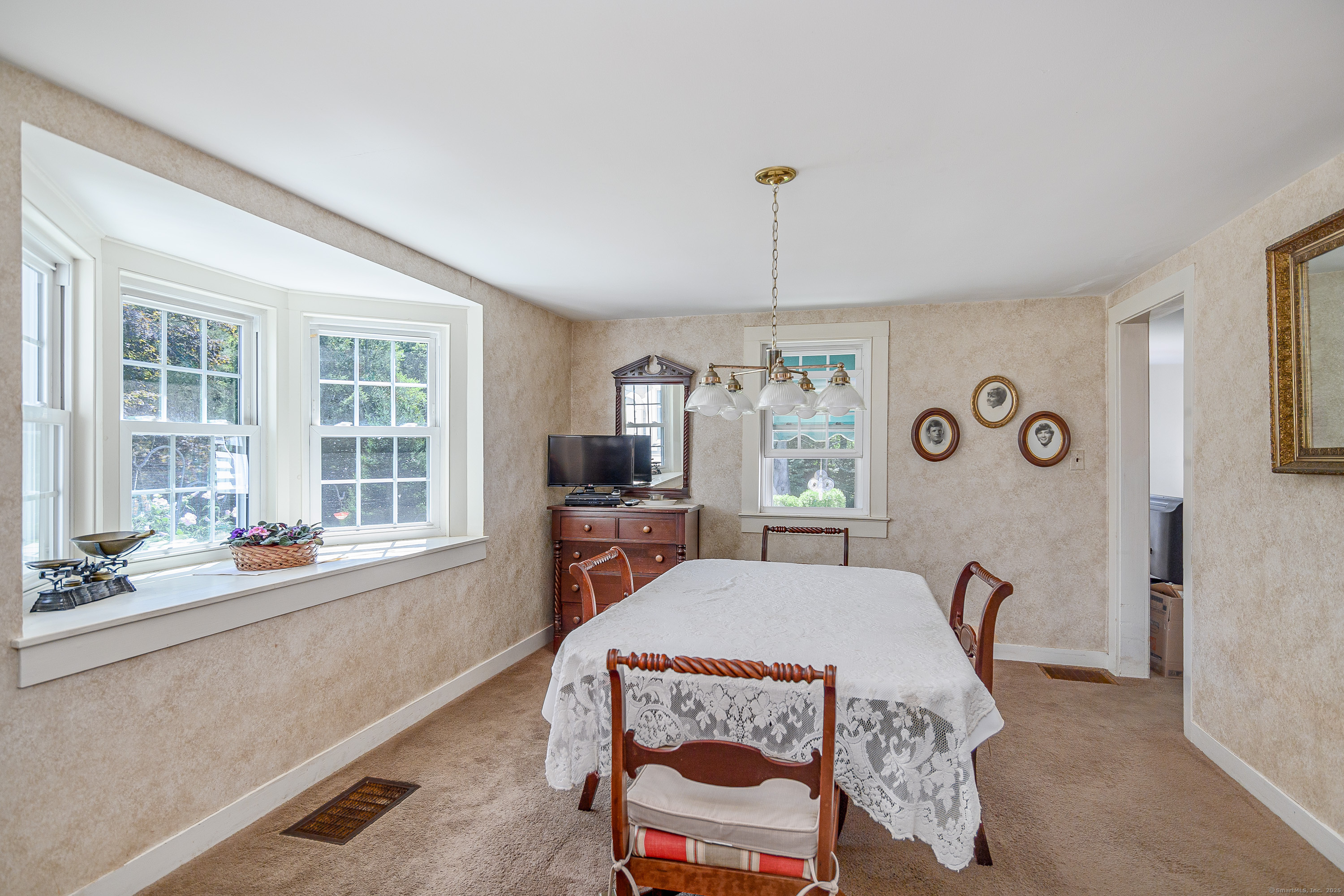 12 Valley Field Road South