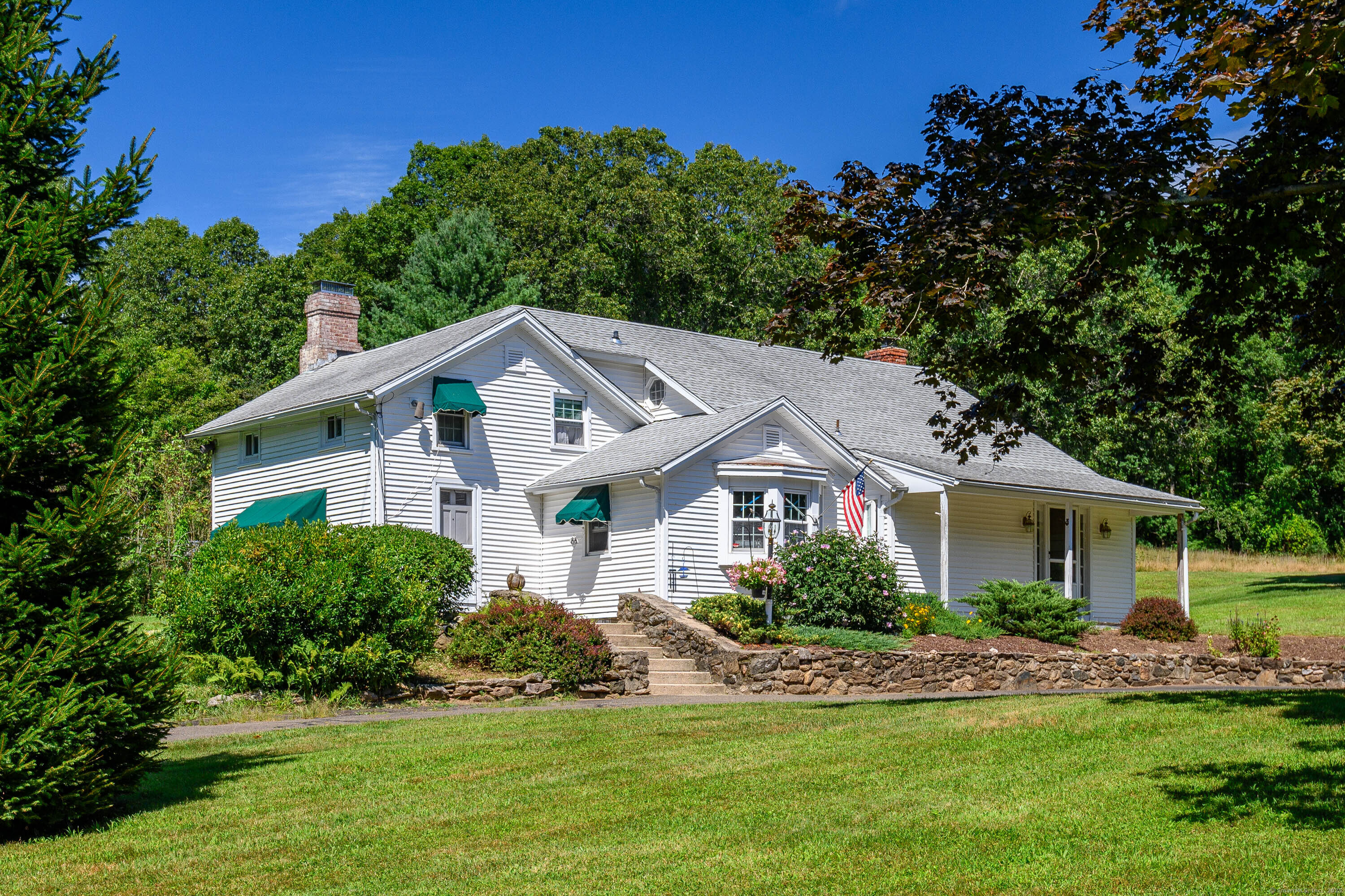 12 Valley Field Road South