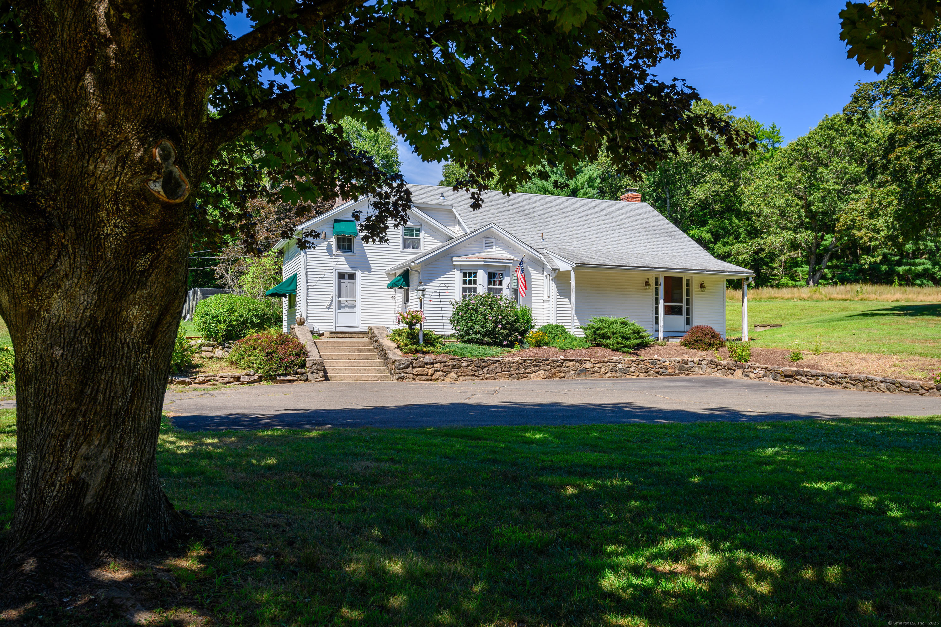 12 Valley Field Road South