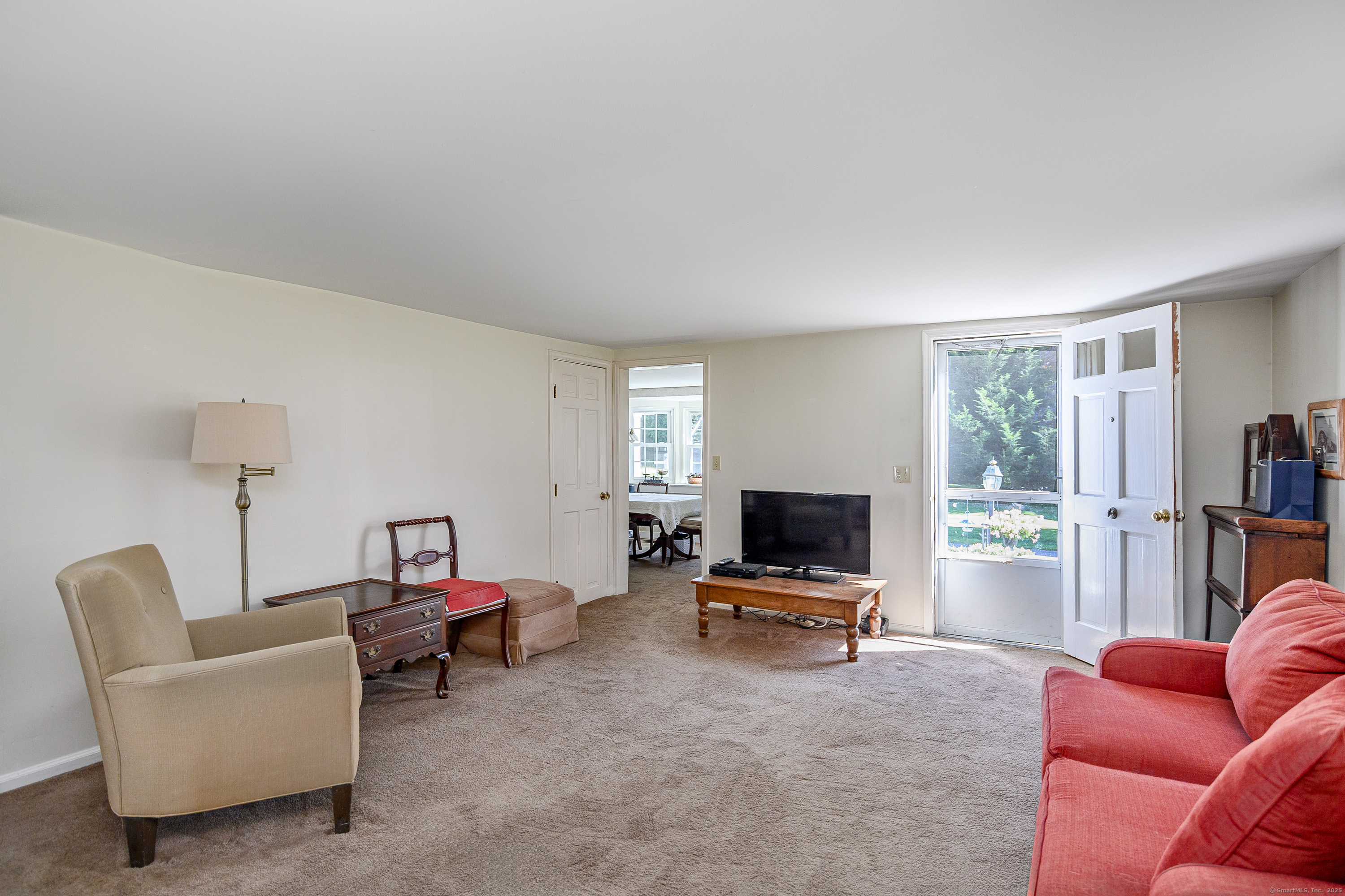 12 Valley Field Road South