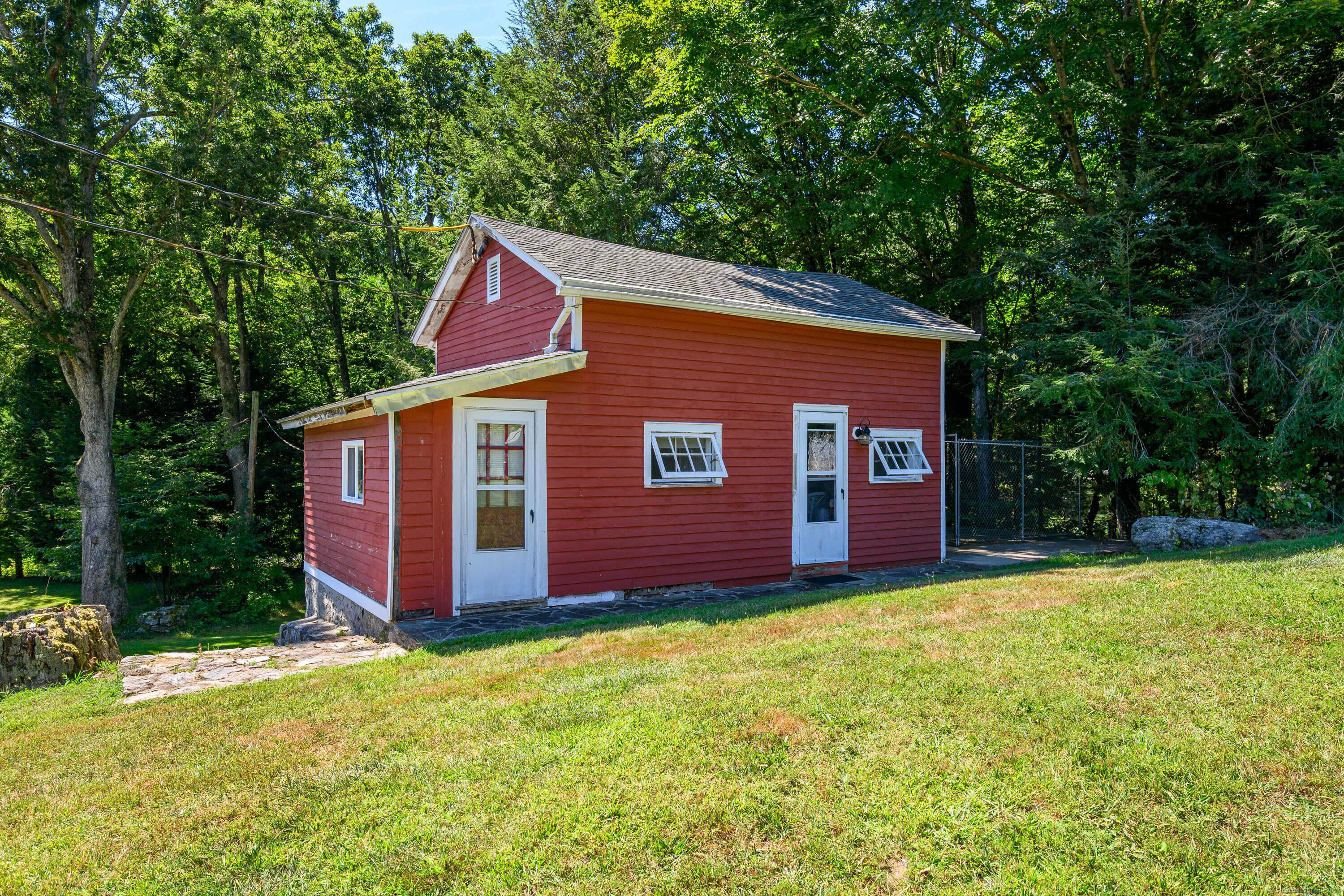 12 Valley Field Road South
