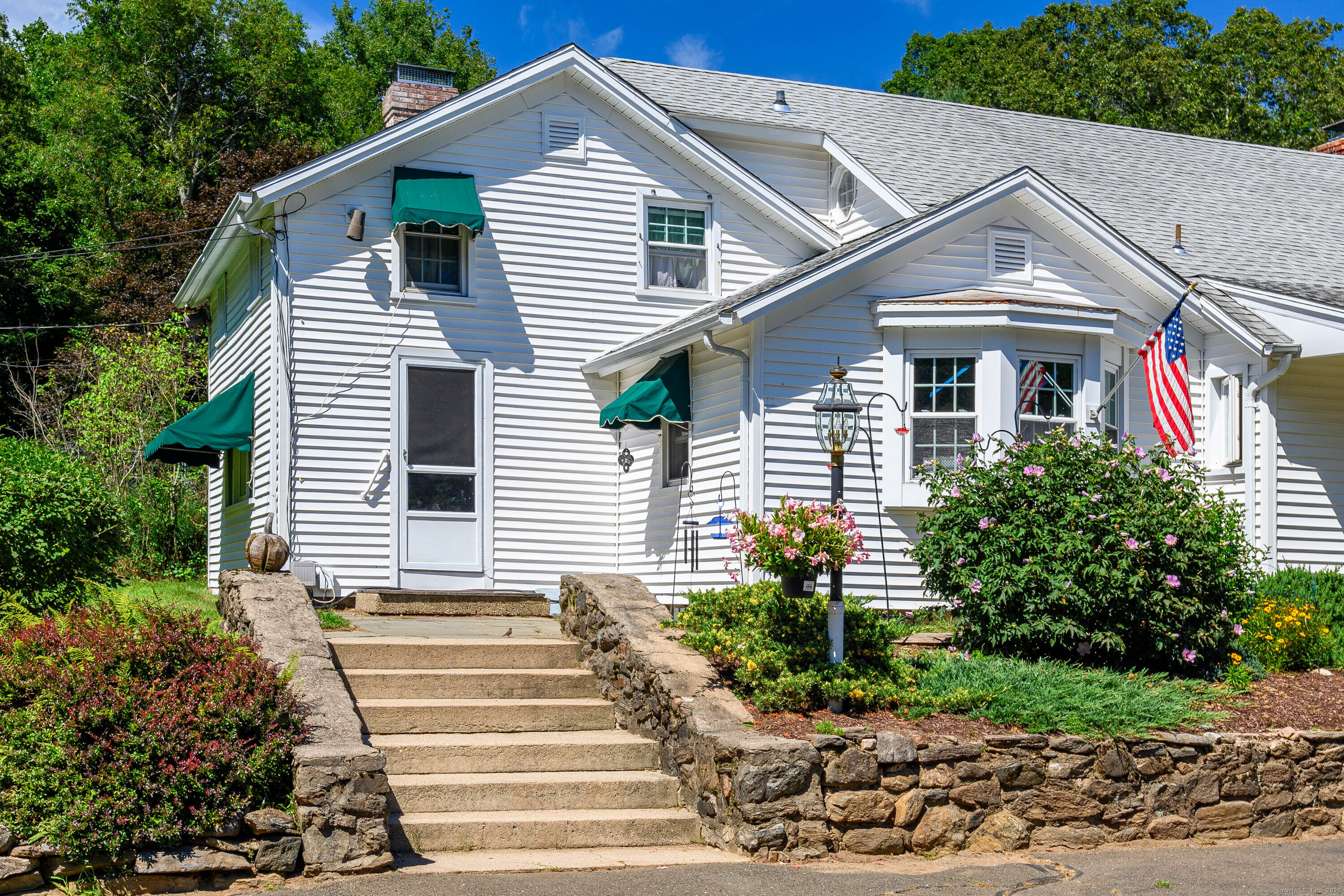 12 Valley Field Road South
