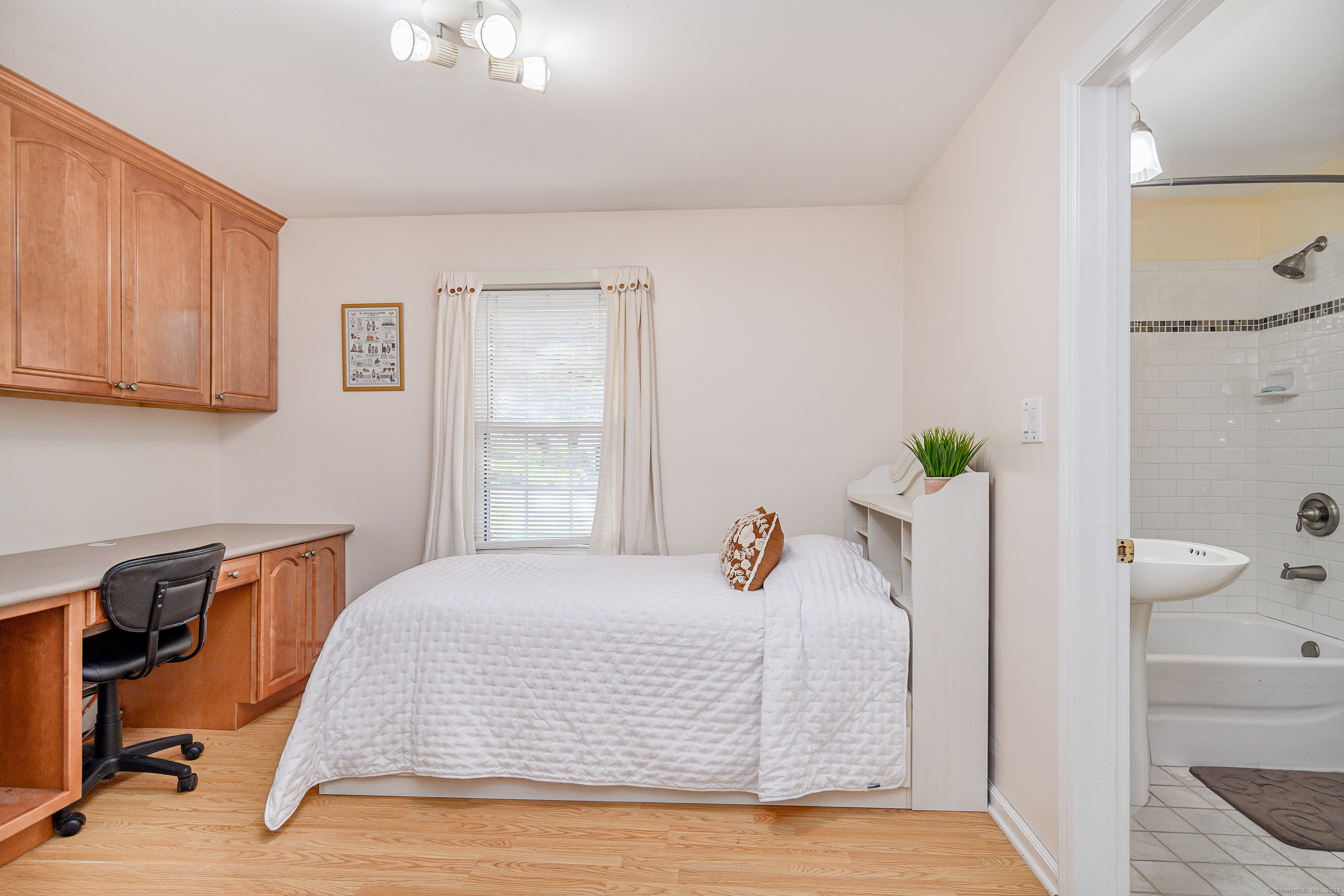 4 Winthrop Road