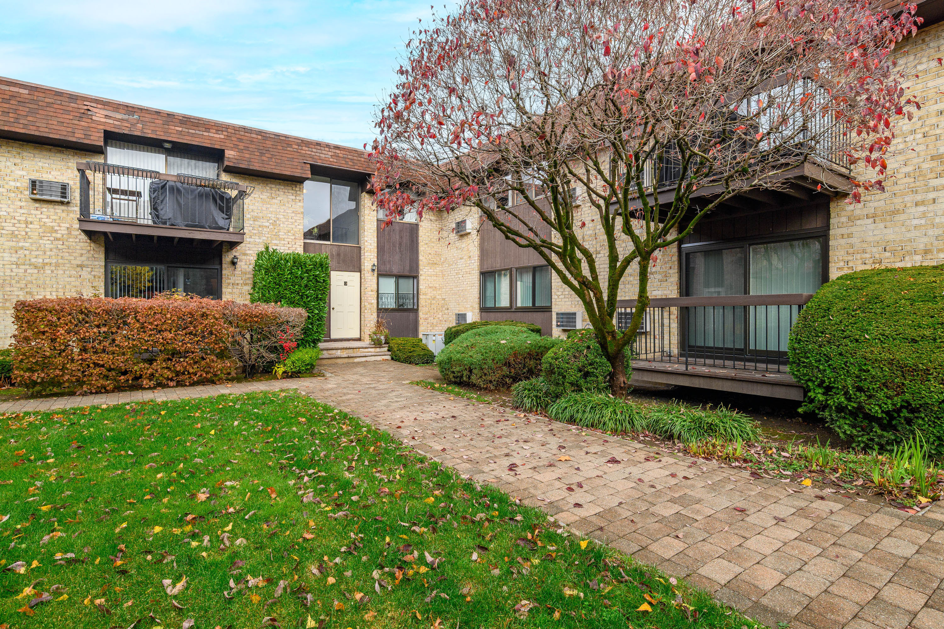 85 Riverside Avenue APT E8