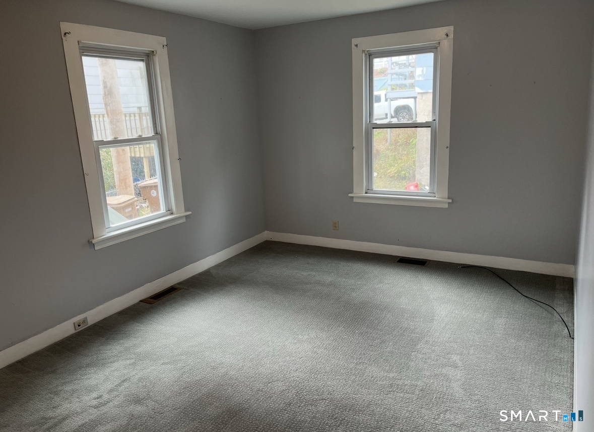 109 1/2 Oak Avenue