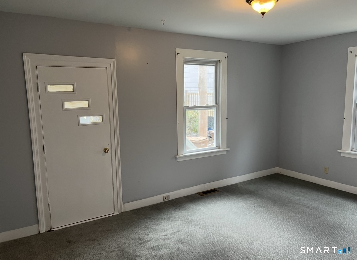 109 1/2 Oak Avenue
