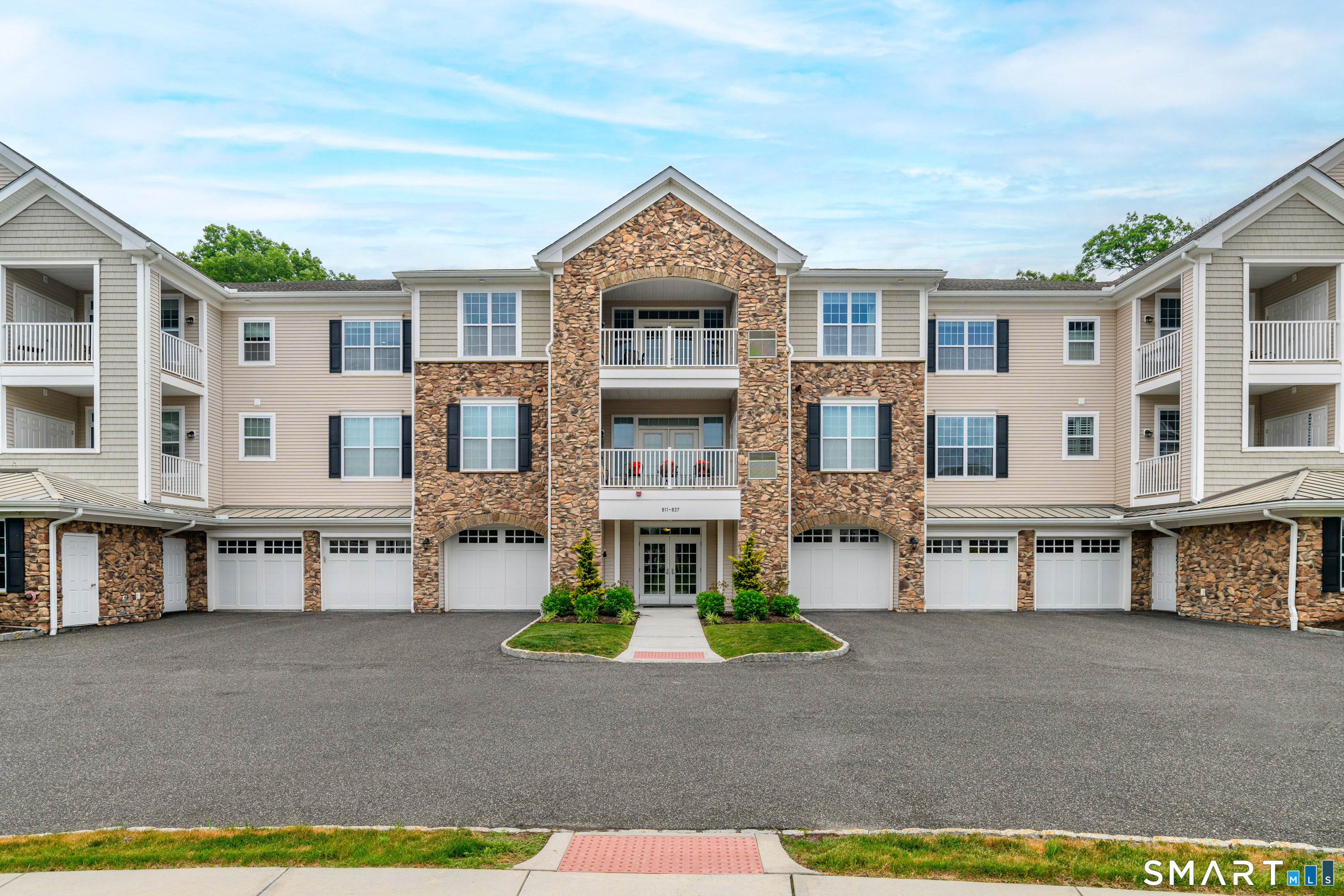 832 Brookside Court 832