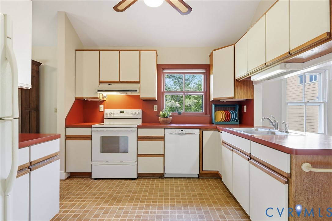 18107 Lucy Ln