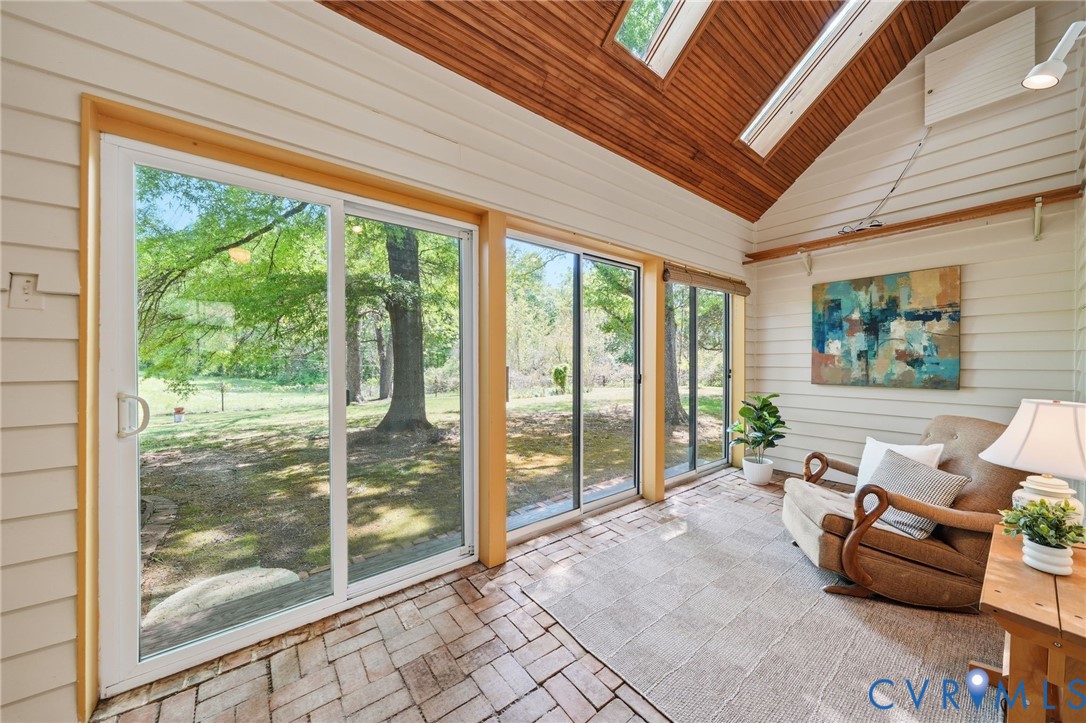 18107 Lucy Ln