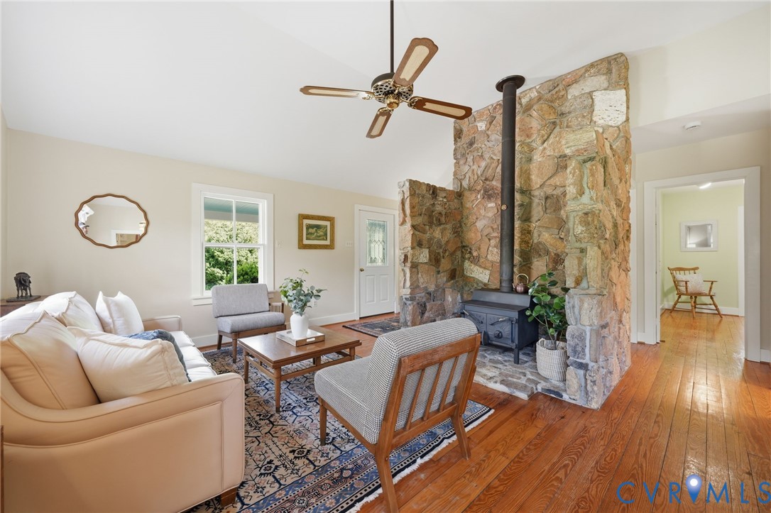 18107 Lucy Ln