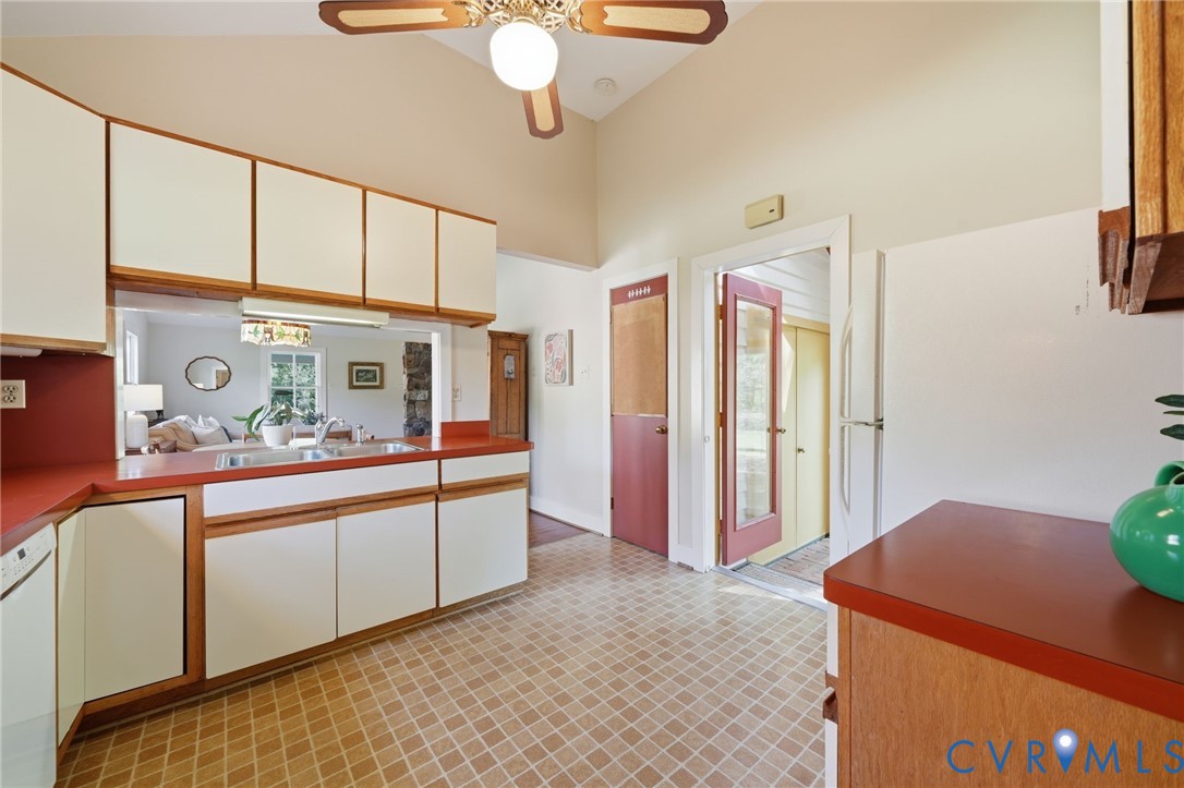 18107 Lucy Ln
