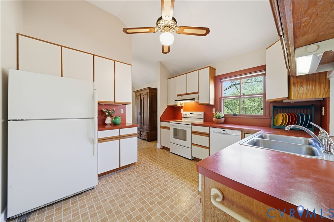 18107 Lucy Ln