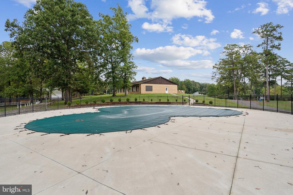 996 Lake Heritage Dr