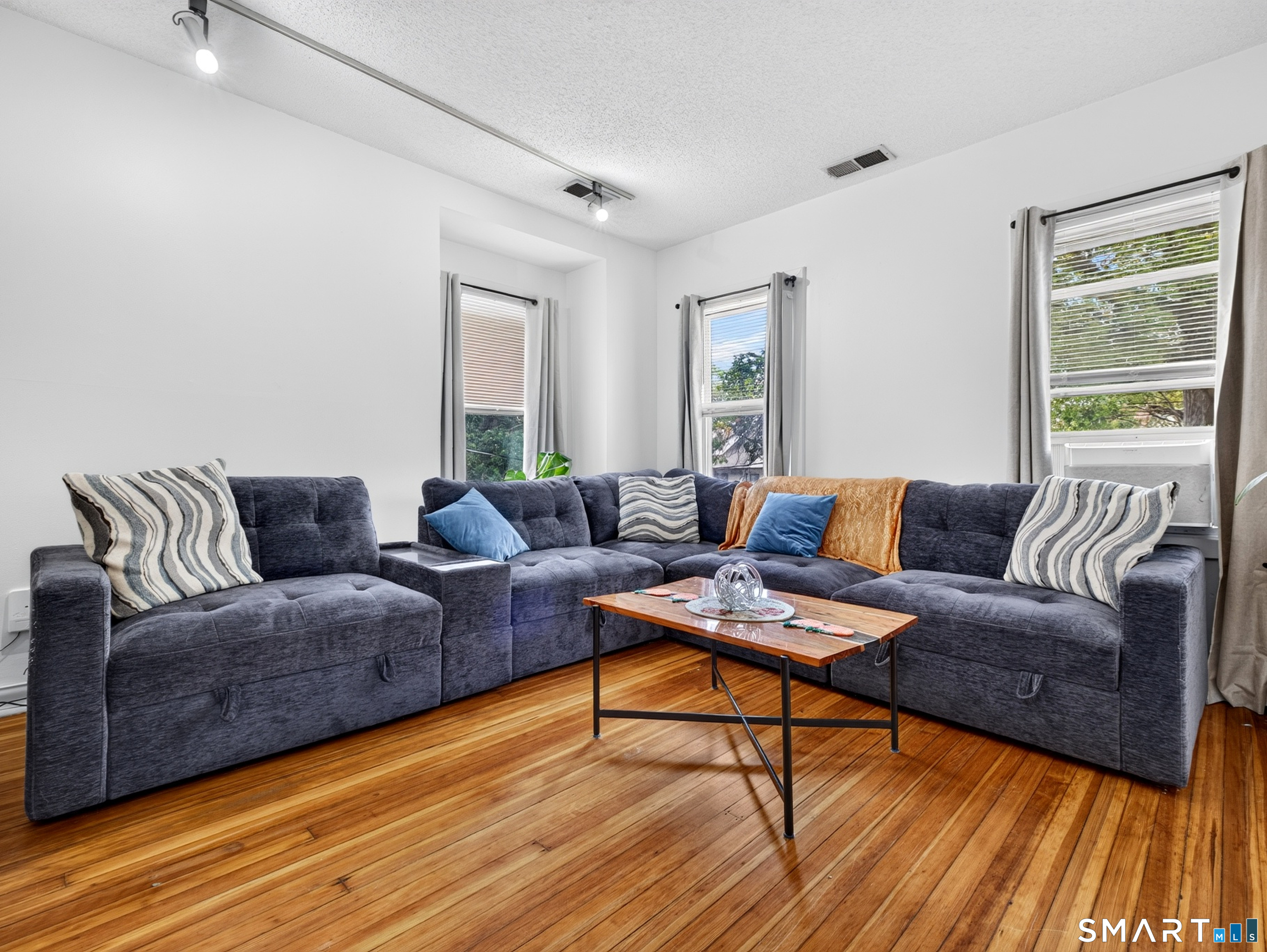 977 Townsend Avenue Unit: 2