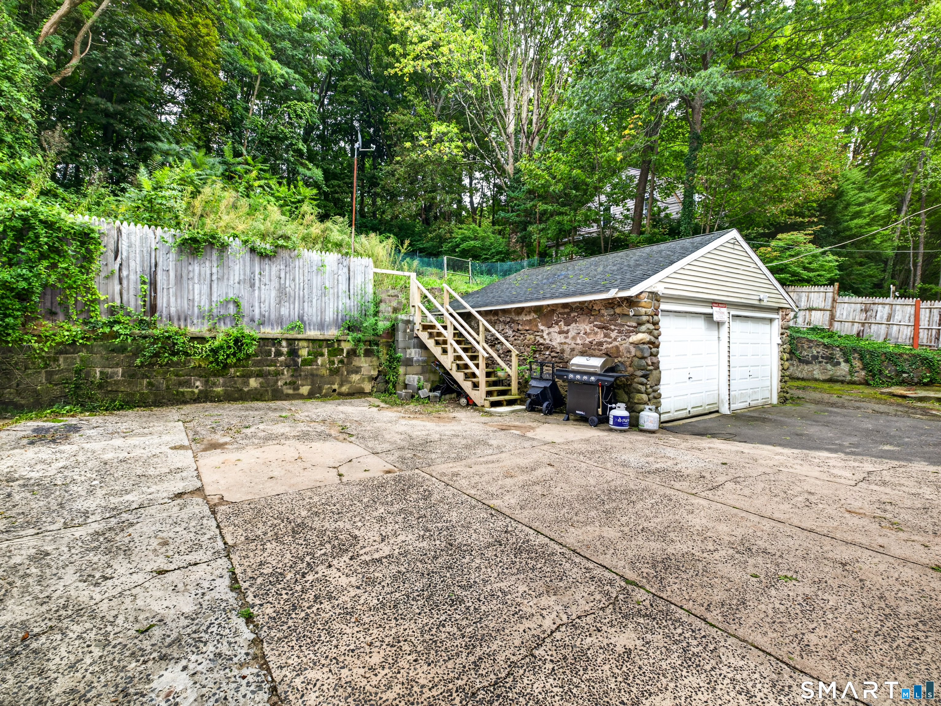 977 Townsend Avenue Unit: 2