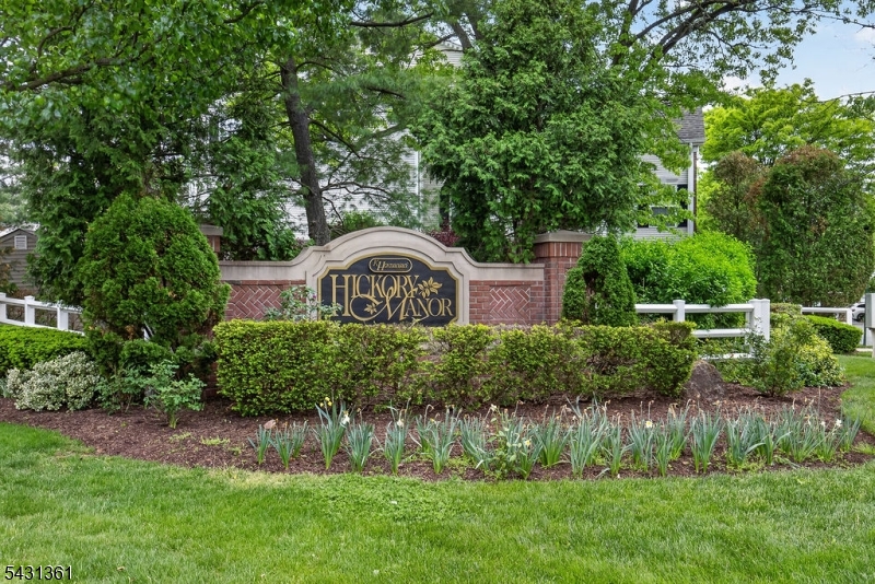 712 Firethorn Dr