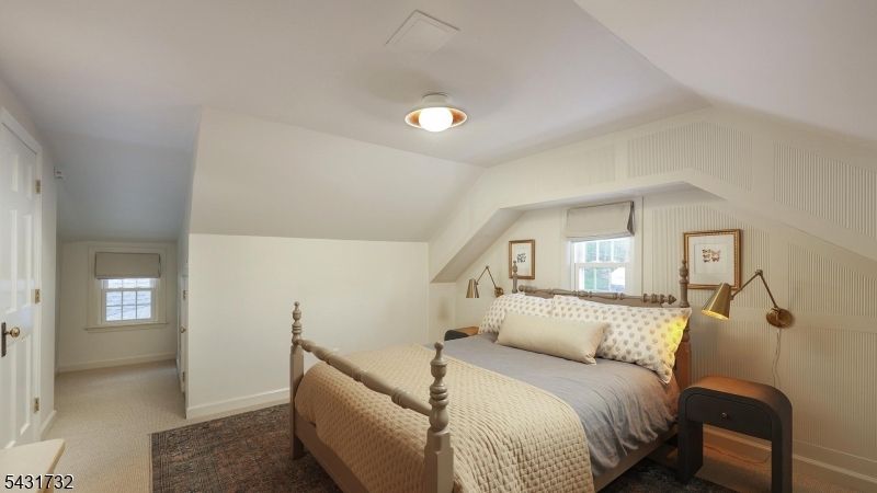 2395 Lake Park Ter