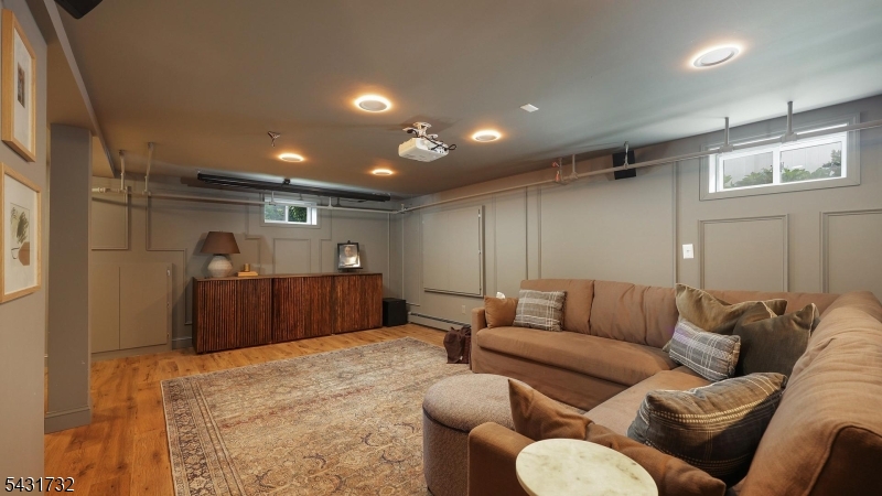 2395 Lake Park Ter