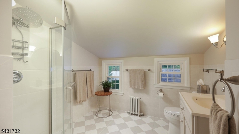2395 Lake Park Ter