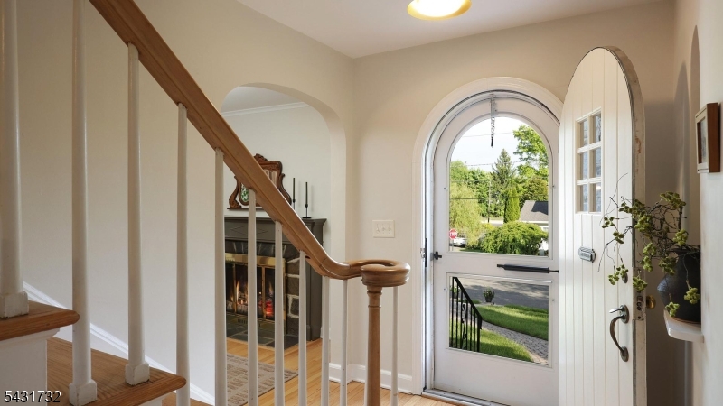 2395 Lake Park Ter