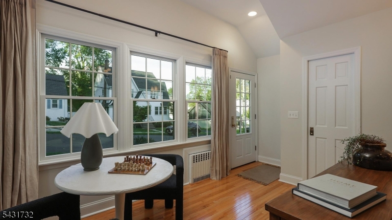 2395 Lake Park Ter