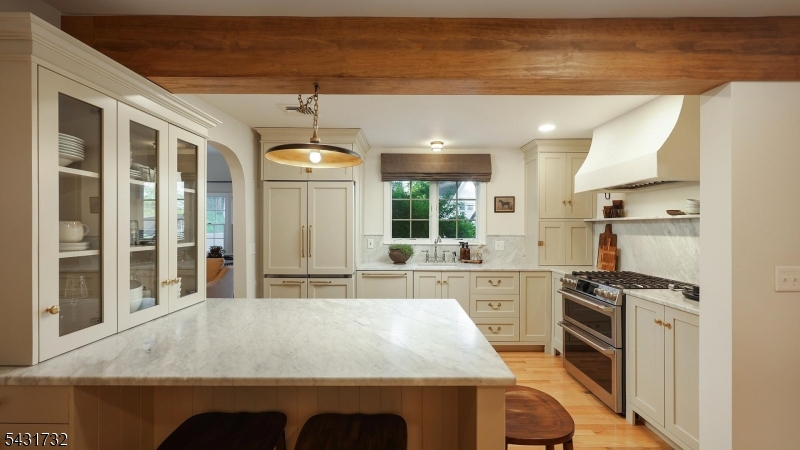 2395 Lake Park Ter