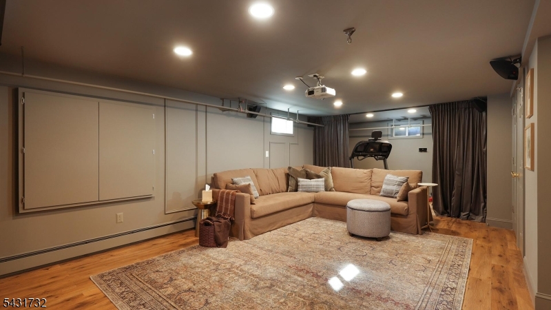 2395 Lake Park Ter