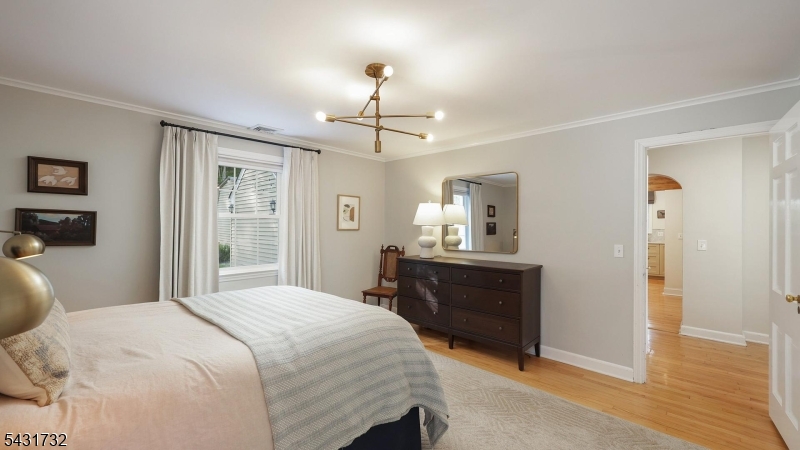 2395 Lake Park Ter