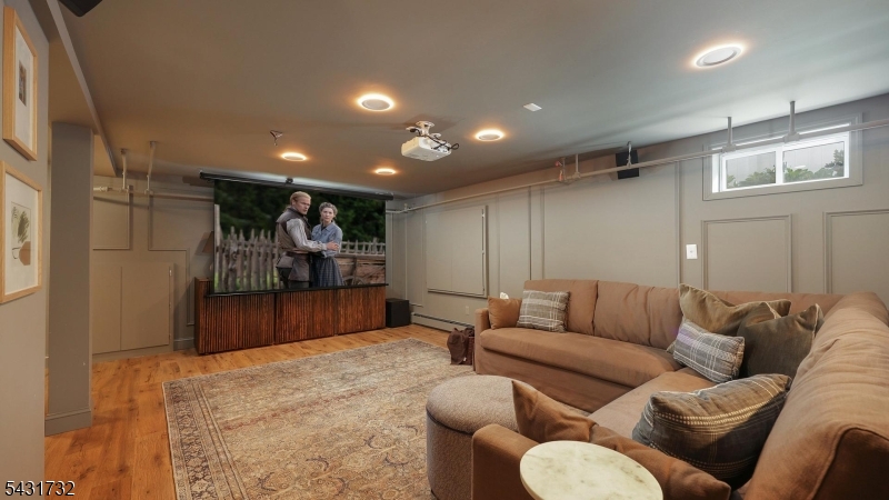 2395 Lake Park Ter