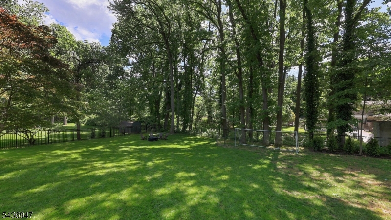 1916 Parkwood Dr