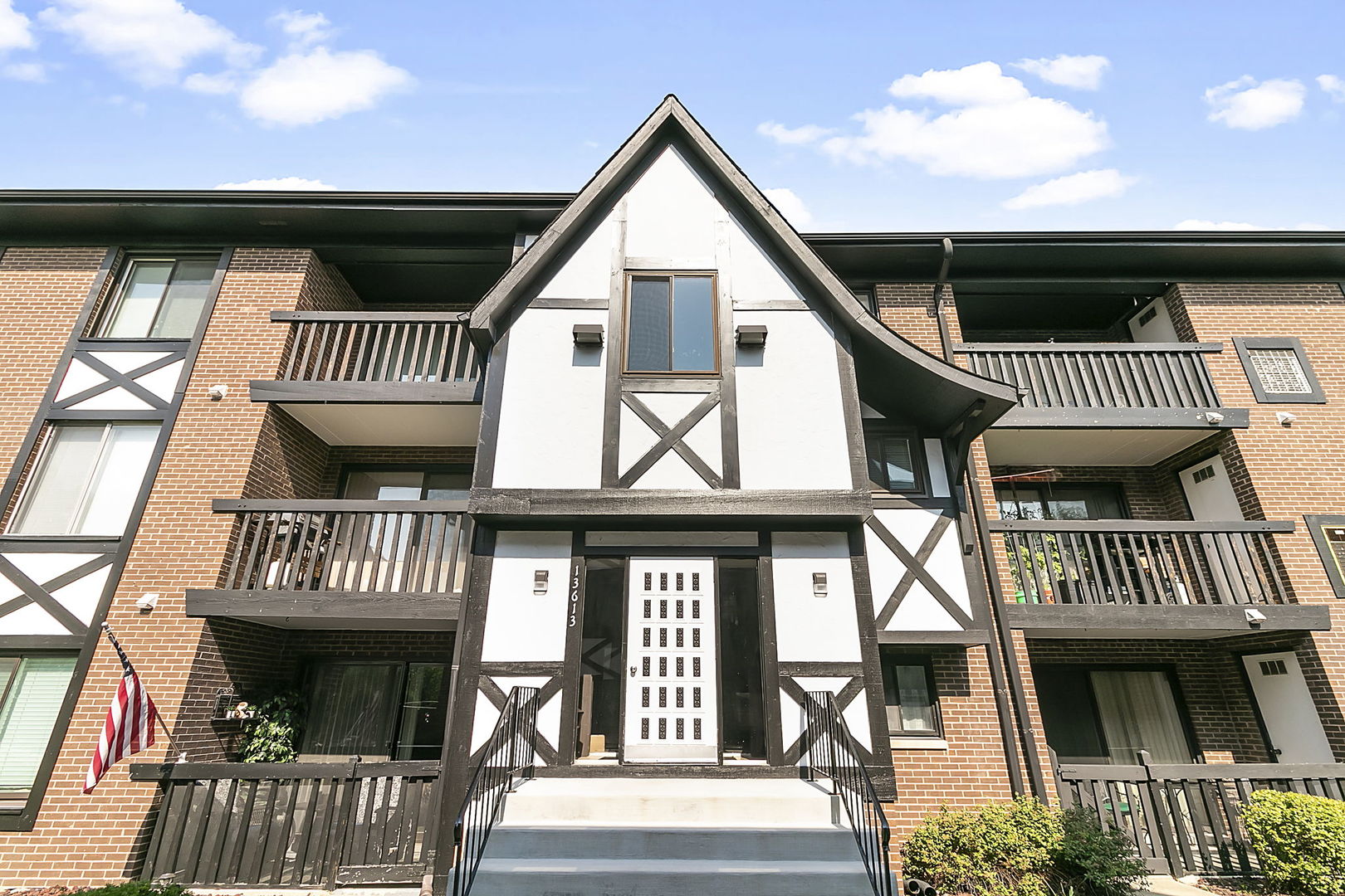 13613 Lamon Avenue Unit: 619