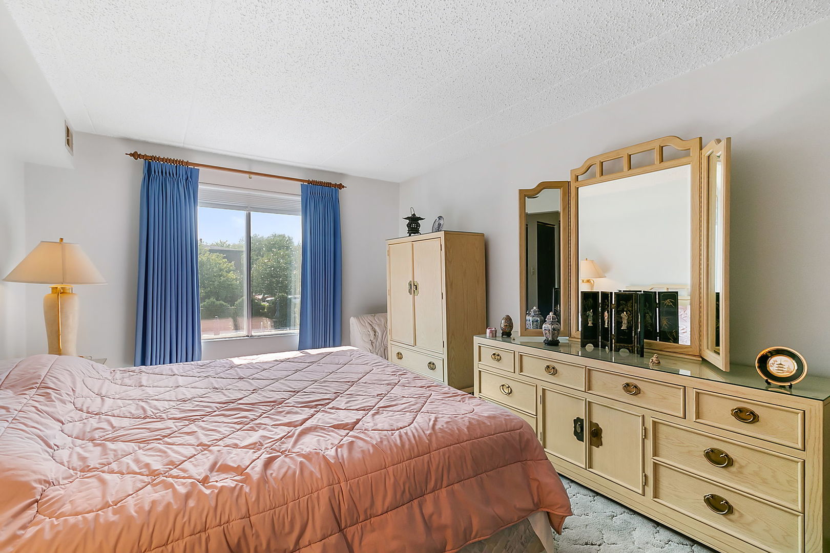 13613 Lamon Avenue Unit: 619