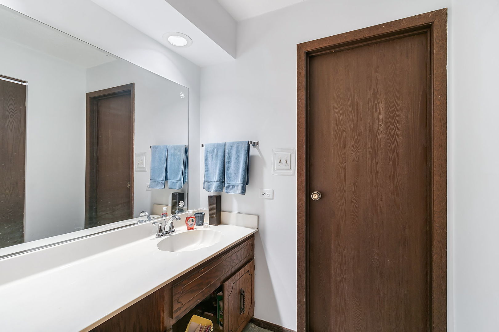 13613 Lamon Avenue Unit: 619