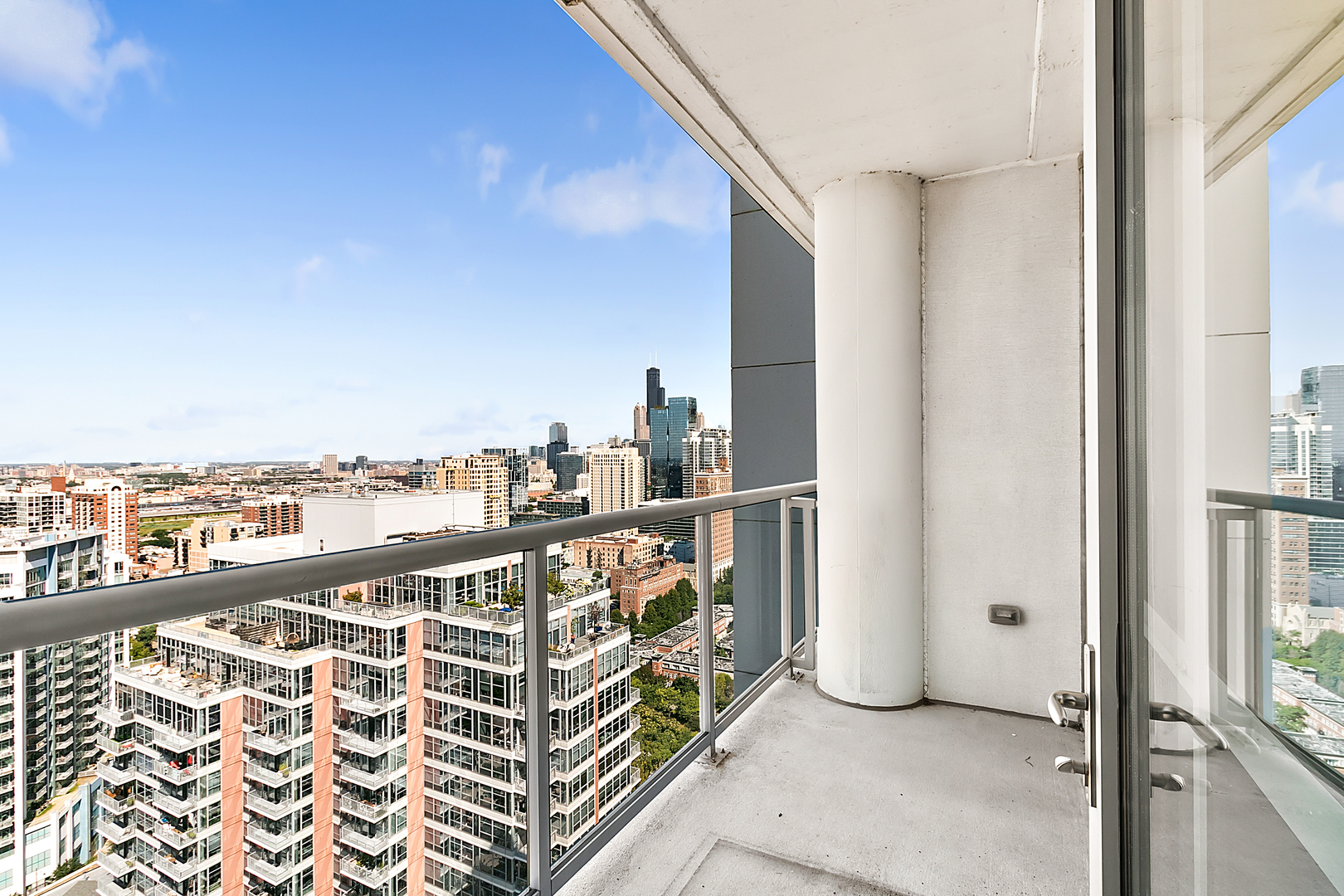 1629 S Prairie Avenue Unit: 2909