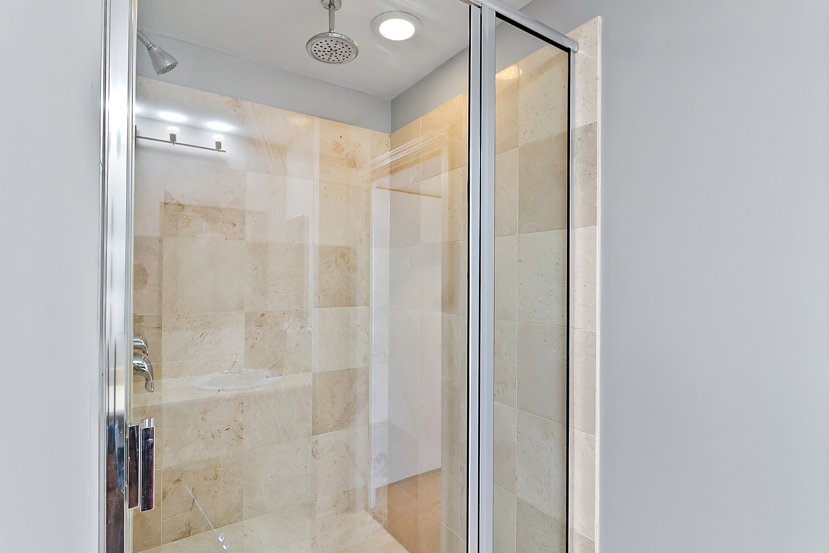 1629 S Prairie Avenue Unit: 2909