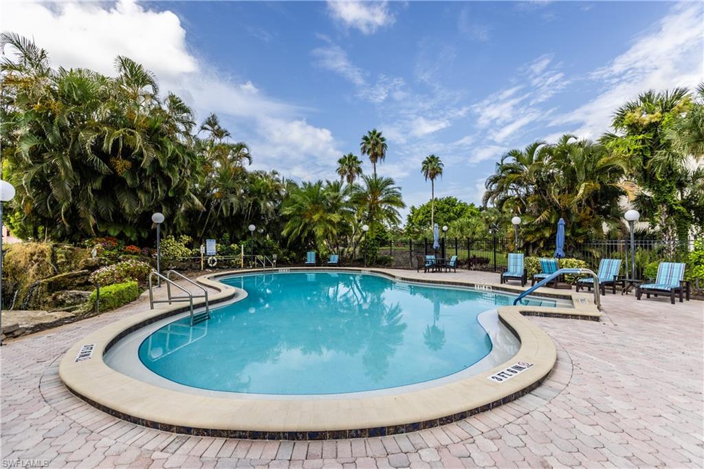 499 Forest Lakes BLVD # 303 Unit: 2-303