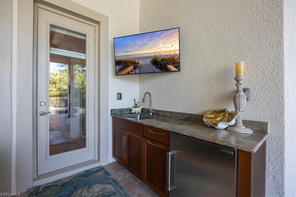 8556 Majorca LN, NAPLES