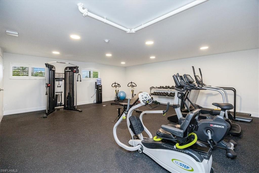 3410 Gulf Shore BLVD N # 302