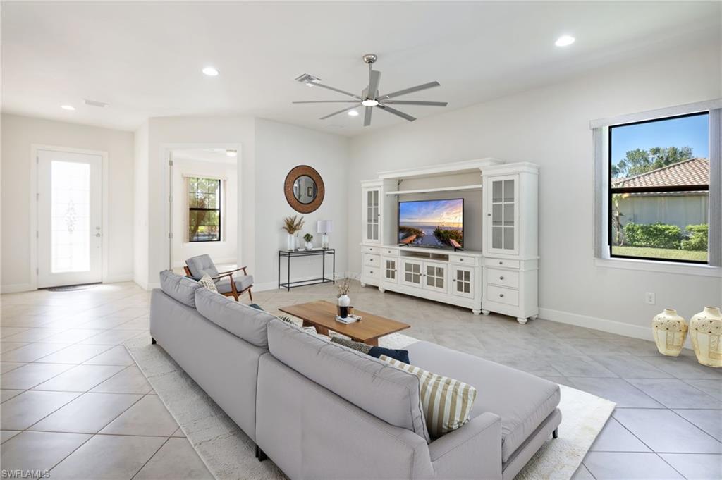 9074 Triangle Palm LN