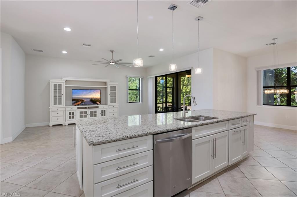 9074 Triangle Palm LN