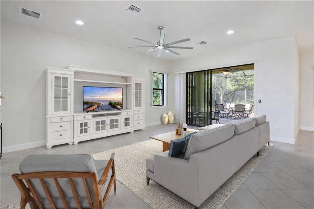 9074 Triangle Palm LN