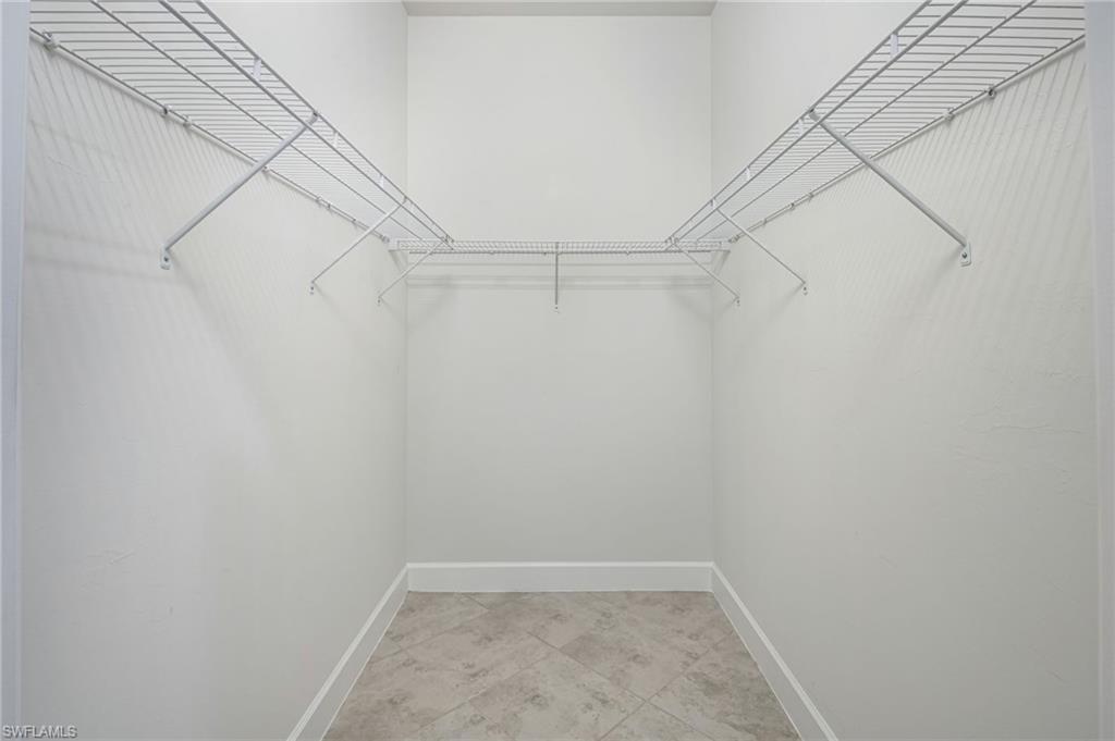 9074 Triangle Palm LN