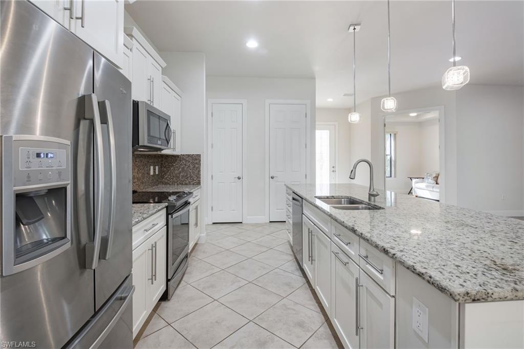 9074 Triangle Palm LN