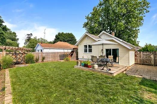 910 Institute Street