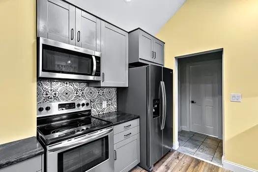 910 Institute Street