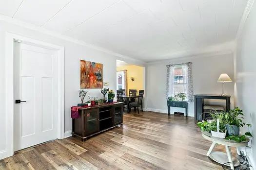 910 Institute Street