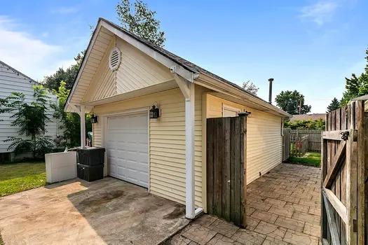 910 Institute Street