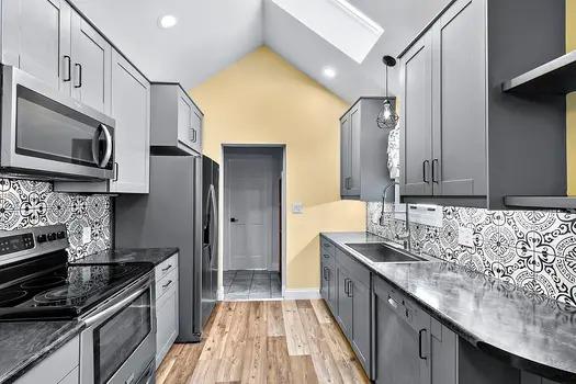 910 Institute Street